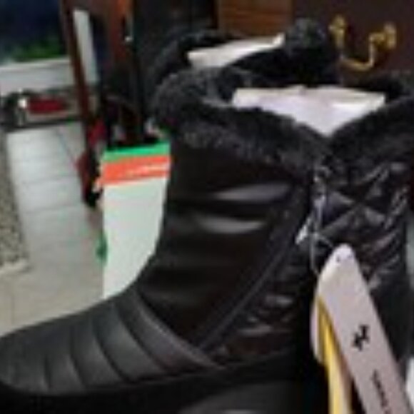 Hot Paws Winter Boots - Picture 1 of 3